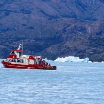 The boat to the Glacier and Refugio Grey